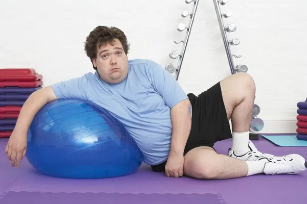 Hombre haciendo gimnasia — Foto de Stock