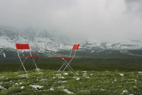 Chaises en paysage de montagne — Photo