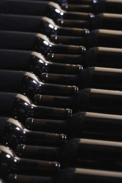 Wine bottles lying down in order — Stock Photo, Image