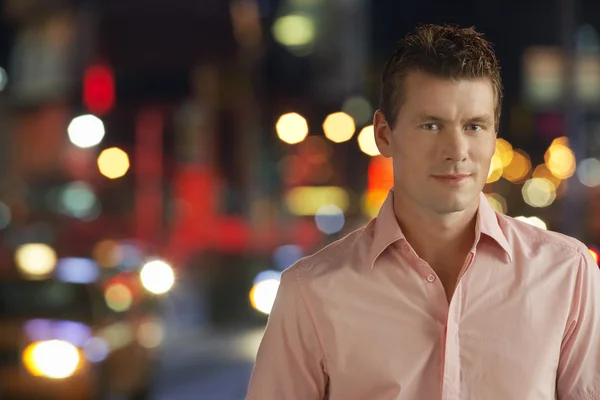 Man on Sidewalk at Night — Stock Photo, Image