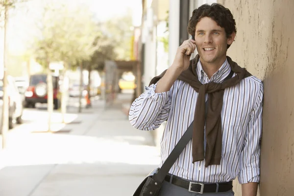 Man använder telefon — Stockfoto