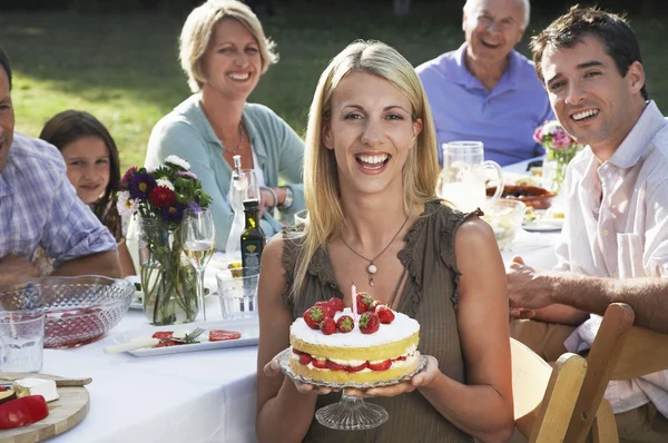 Familie am Esstisch — Stockfoto