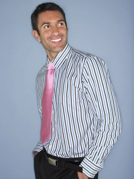 Muž v košili a kravatu s úsměvem — Stock fotografie