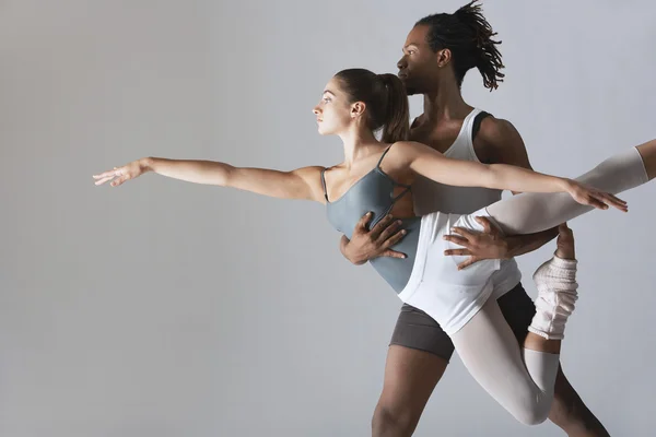 Dançarina de balé de apoio bailarina — Fotografia de Stock