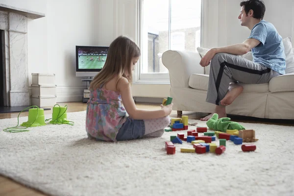 Girl playing with blocks — Stock Photo, Image