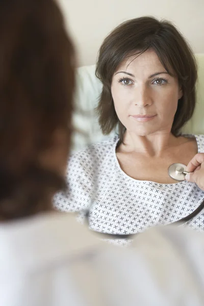 Doctor using stethoscope on patient chest — Stock Photo, Image