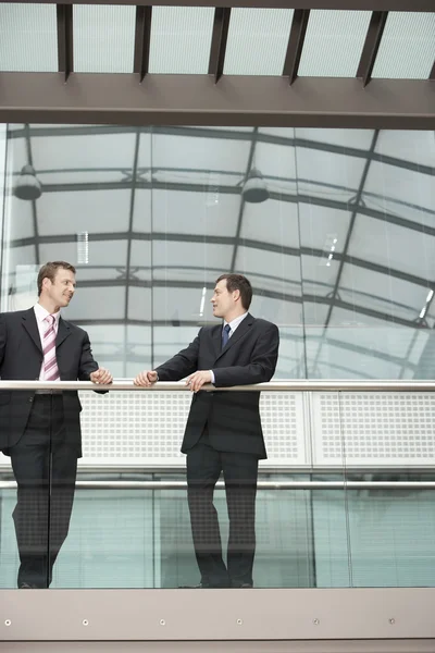 Two Businessmen Talking — Stock Photo, Image