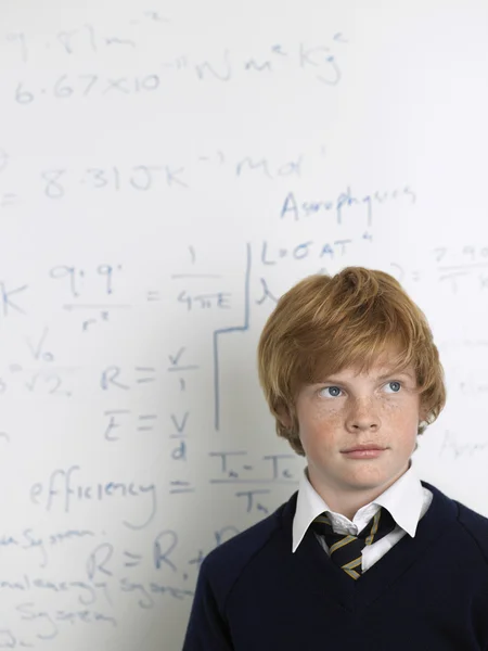 Tiener schoolstudent in wiskunde klasse — Stockfoto