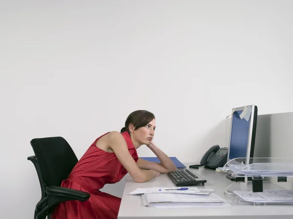 Trabajador de oficina aburrido — Foto de Stock