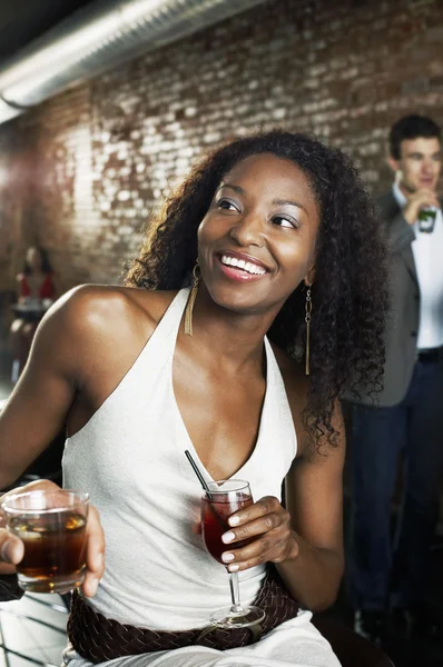 Woman holding cocktail — Stock Photo, Image