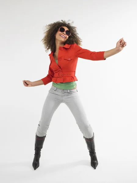 Mujer bailando en estudio — Foto de Stock