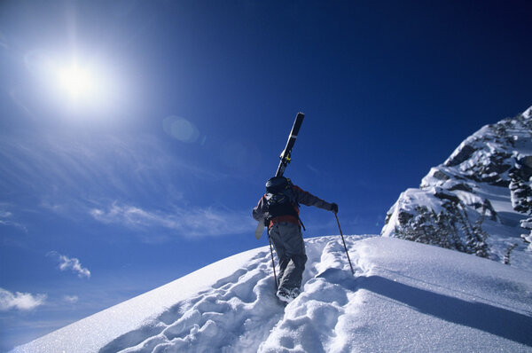 Лыжный поход на вершину горы
