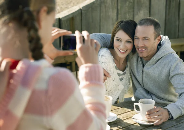 Girl fotografering föräldrar — Stockfoto