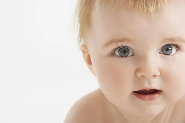 Bebé con cabello borroso y boca abierta — Foto de Stock