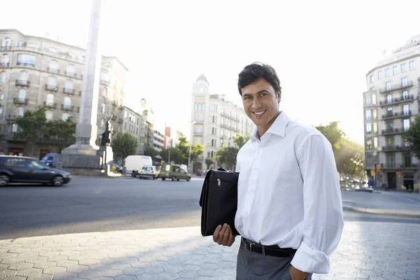 Businessman holding briefcase — Stock Photo, Image