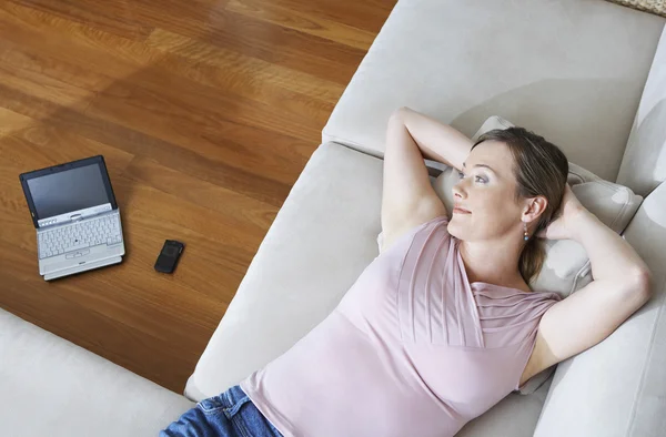 Woman on couch — Stock Photo, Image