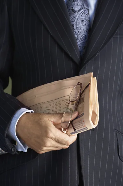 Uomo d'affari Holding Giornale — Foto Stock