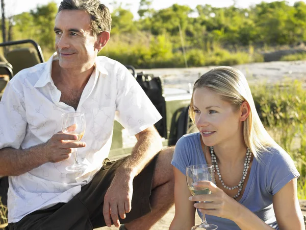 Man and woman holding glasses — Stock Photo, Image