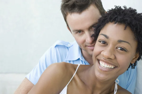 Pareja abrazando — Foto de Stock