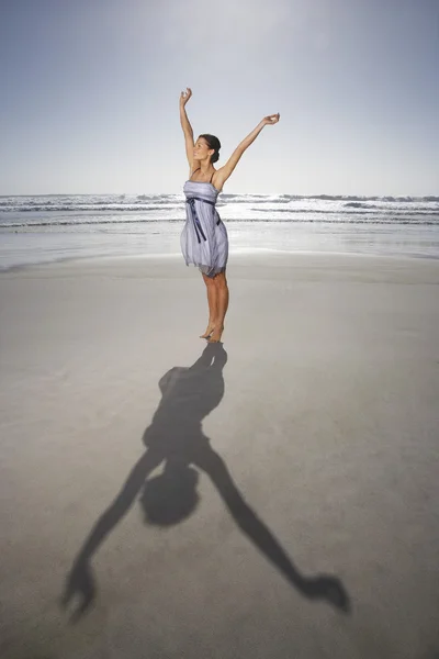 Mujer de pie — Foto de Stock