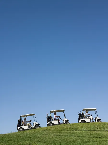 Golfers οδήγηση καροτσάκια — Φωτογραφία Αρχείου