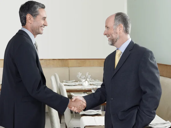 Businessmen Shaking Hands — Stock Photo, Image