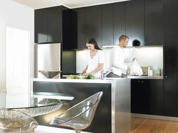 Couple in modern kitchen — Stock Photo, Image