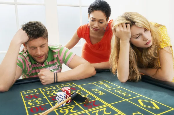 Man losing large bet — Stock Photo, Image