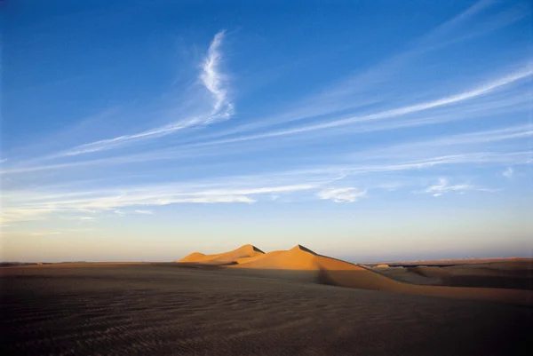 Sanddünen bei Sonnenuntergang — Stockfoto