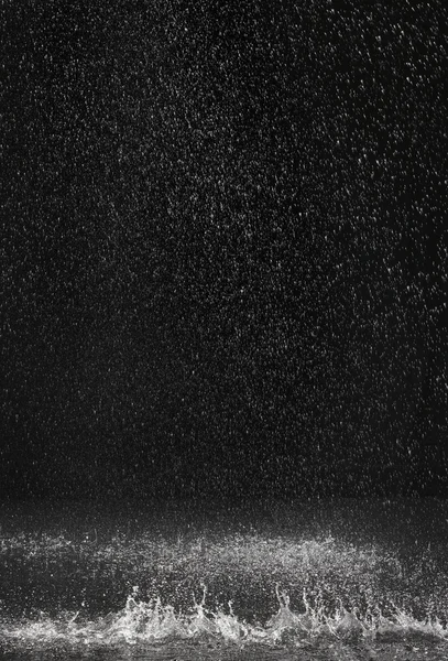 Pluie Qui Tombe Images Libres De Droit Photos De Pluie Qui Tombe Depositphotos