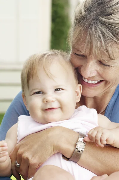 Grand-mère et petite-fille — Photo