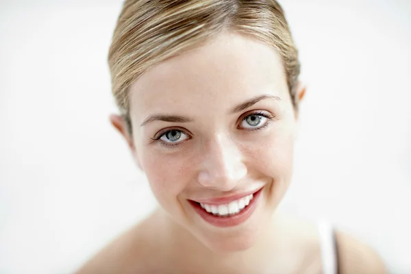 Jovencita sonriente — Foto de Stock