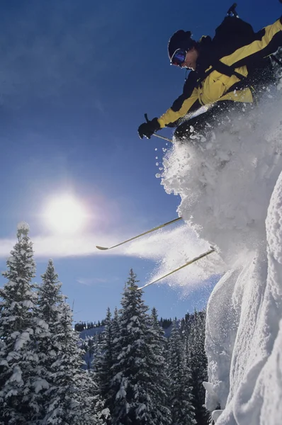 Skier skiing through snow — Stock Photo, Image