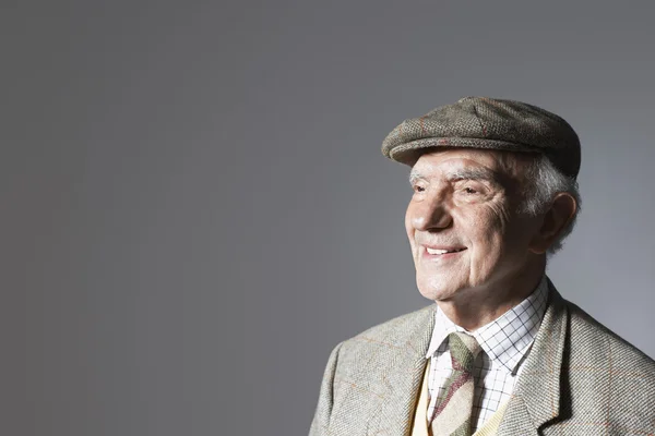 Uomo che indossa un cappello sorridente — Foto Stock