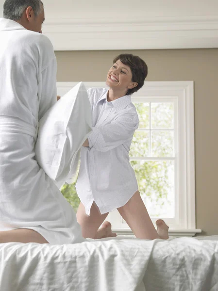 Couple having pillow fight — Stock Photo, Image