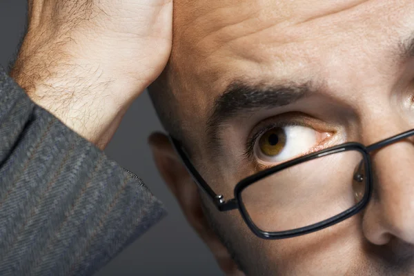 Balding επιχειρηματίας φορώντας γυαλιά — Φωτογραφία Αρχείου