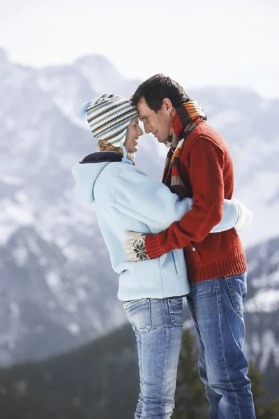 Couple standing face to face — Stock Photo, Image