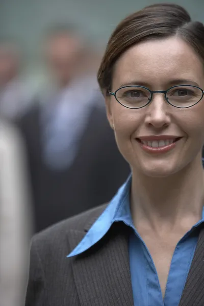 Mujer de negocios sonriendo — Foto de Stock