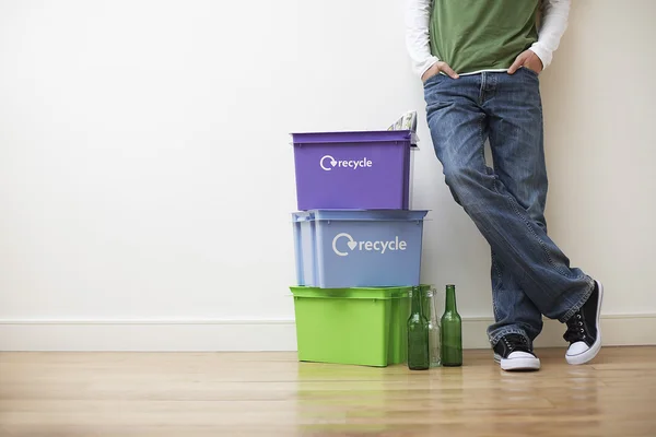 Man next to recyling containers — Stock Photo, Image