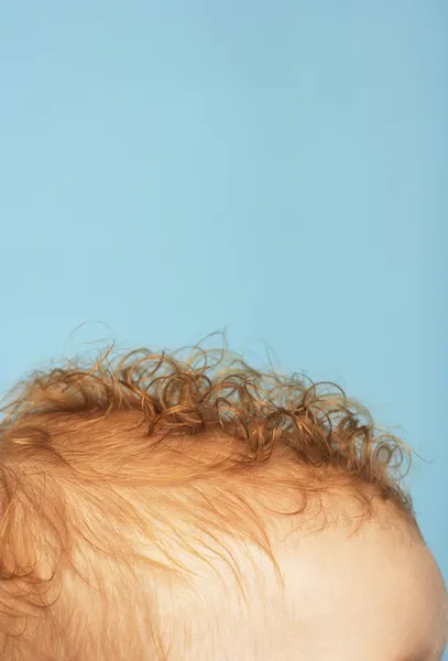 Cabeça de bebé ruiva — Fotografia de Stock