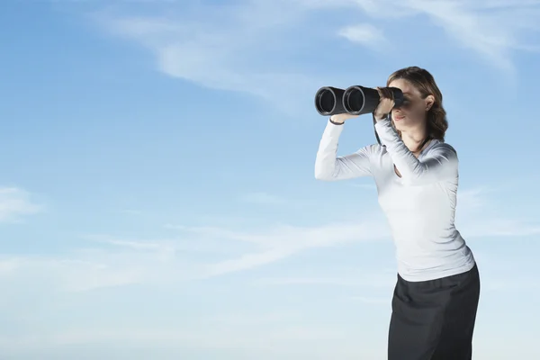 Businesswoman Holding Binoculars — Stock Photo, Image