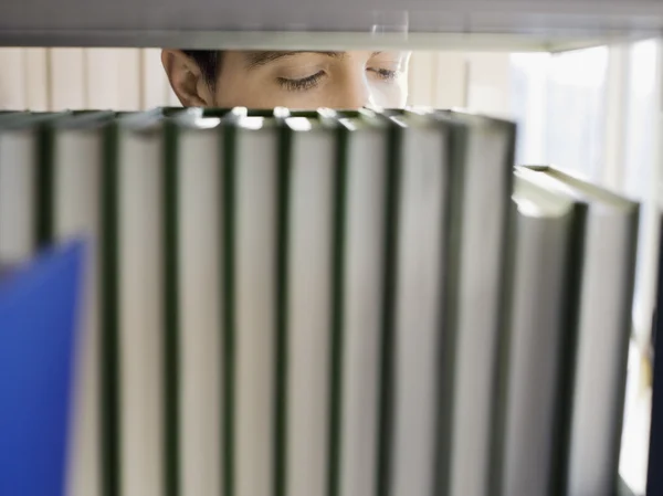 College Student Reading — Stock Photo, Image