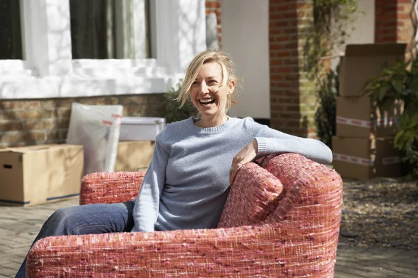 Woman sitting on sofa outdoor — Stock Photo, Image