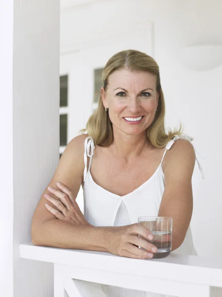 Woman holding glass — Stock Photo, Image