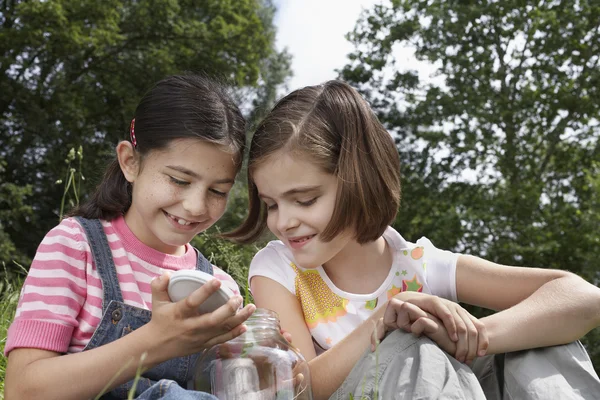 Girls with Jar Outside — Stock Photo, Image