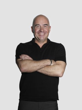 Gülümseyen adam