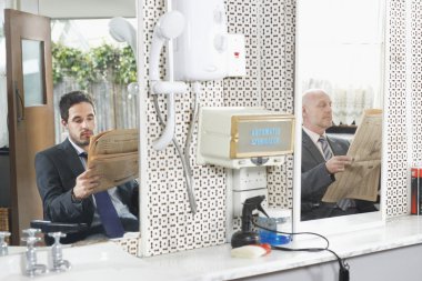 Bekleyen iki iş adamları