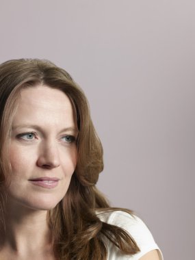 kadın stüdyoda poz