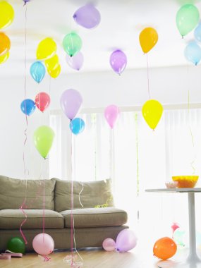 Oda balonları dolu