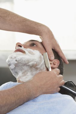 Kuaför tıraş adam